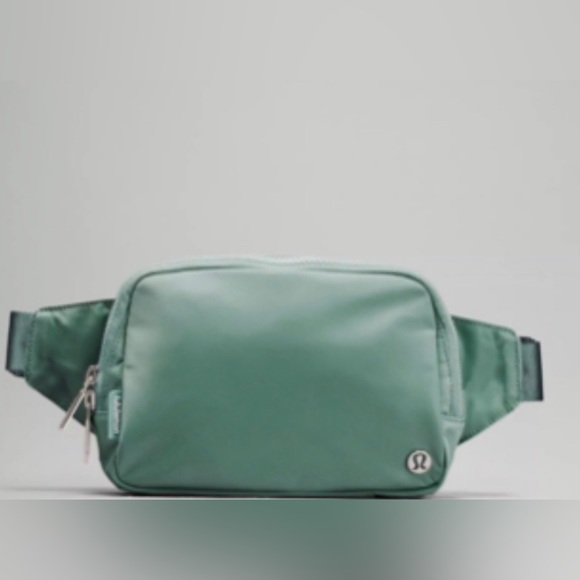 Lululemon everywhere belt bag - Picture 2 of 7